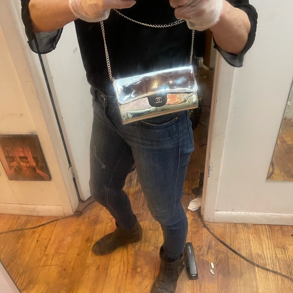 Chanel mirror bifold wallet on chain - Picture 2 of 15